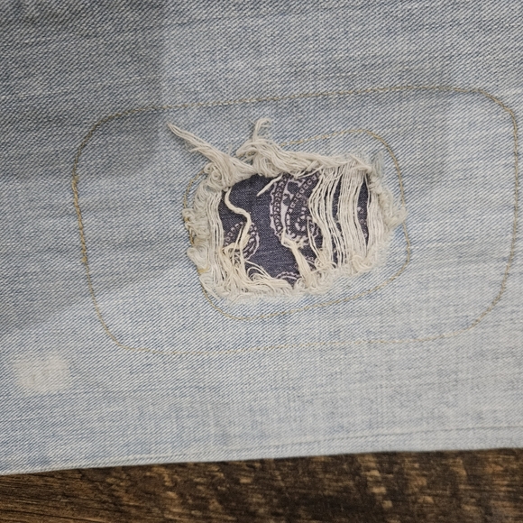 Levi's Light Blue Boot Cut Jeans with Patterned Pocket - Picture 12 of 13